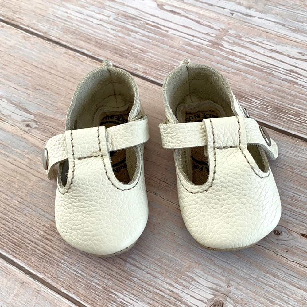 Baby Walker Mary Jane Shoes in Cream